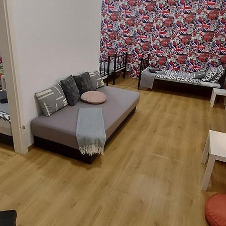 London Fog Apartment In The Party District Budapesta Exterior foto