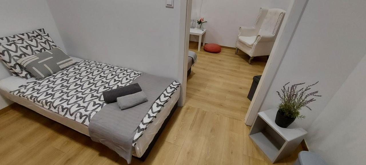 London Fog Apartment In The Party District Budapesta Exterior foto